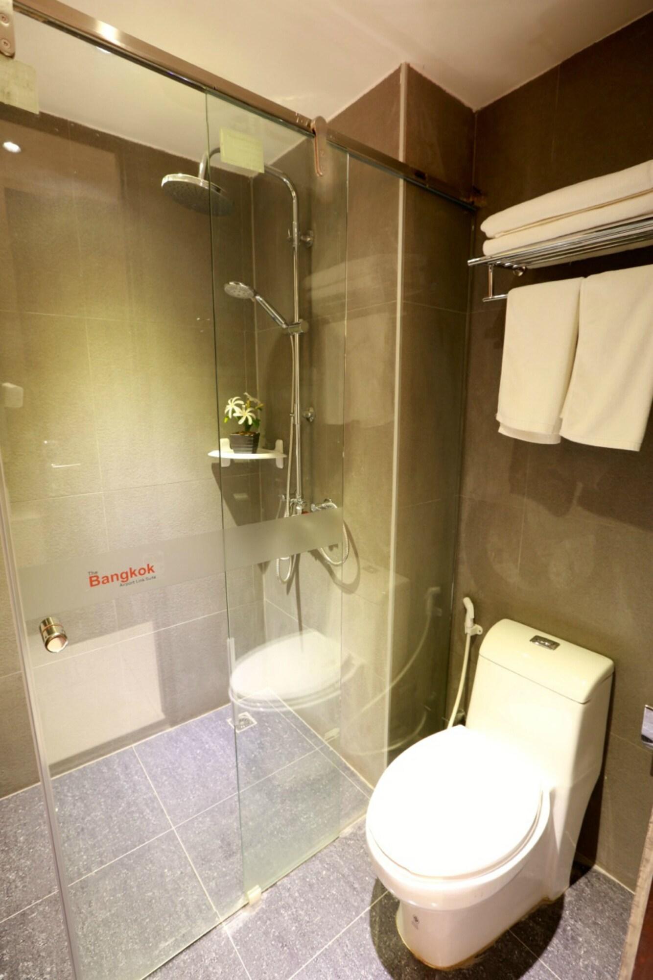 Collection O The Bangkok Airport Link Suite Zewnętrze zdjęcie